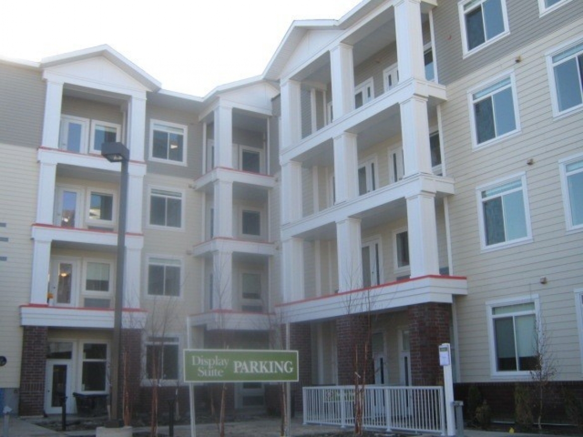 College Park II Retirement Residence - Exterior Building View